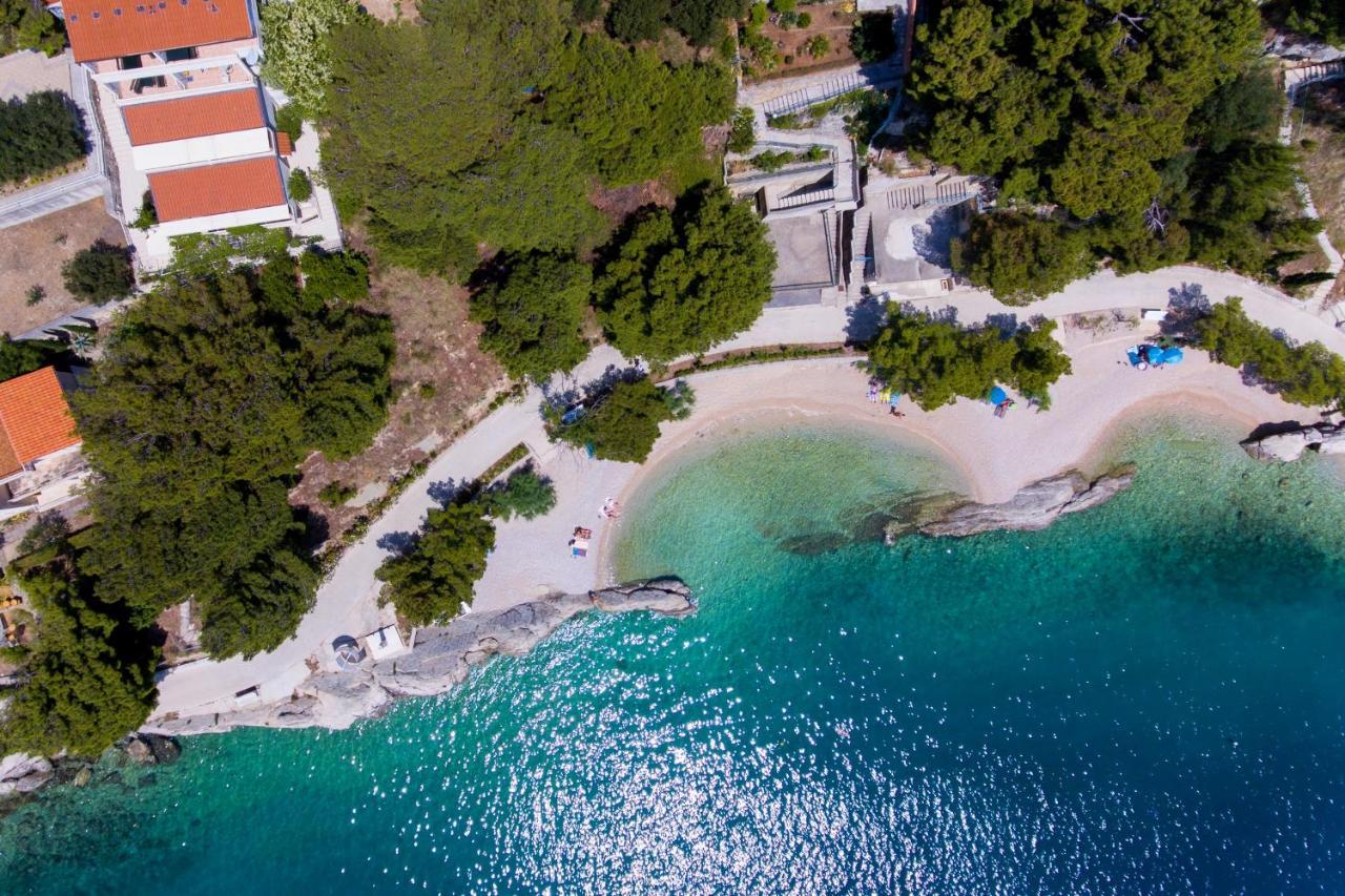 Apartments With A Parking Space Brela, Makarska - 6043 ภายนอก รูปภาพ